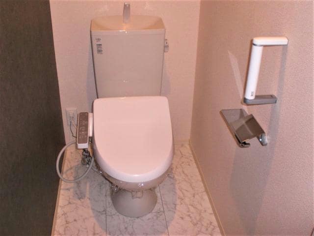 ウォシュレット付きトイレ エレガンテ・イースト