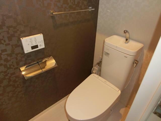 ウォシュレット付きトイレ アストレイア