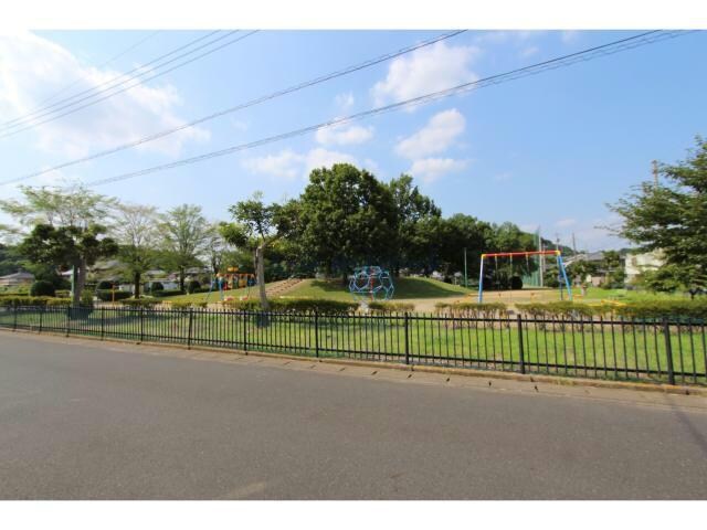 八幡公園(公園)まで2307m※緑と遊具が豊富な公園。 スカイハイツ（堀込町）