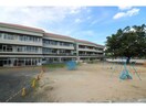 足利市立けやき小学校(小学校)まで2009m※市役所すぐ隣にある小学校です。 パークサイドヒルズ＊