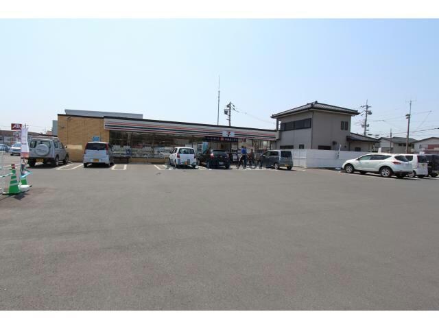 セブンイレブン足利大町店(コンビニ)まで1295m※駐車場の広く出入りしやすいですね。 ニュートン・ヴィレッジ