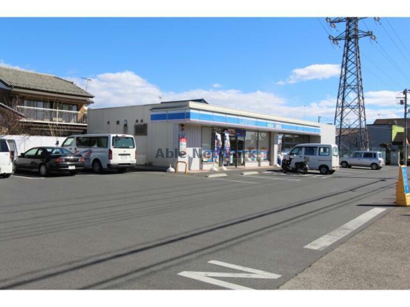 ローソン足利葉鹿町店(コンビニ)まで725m※ローソンはコーヒーなどの種類も豊富。 サニーレジデンス