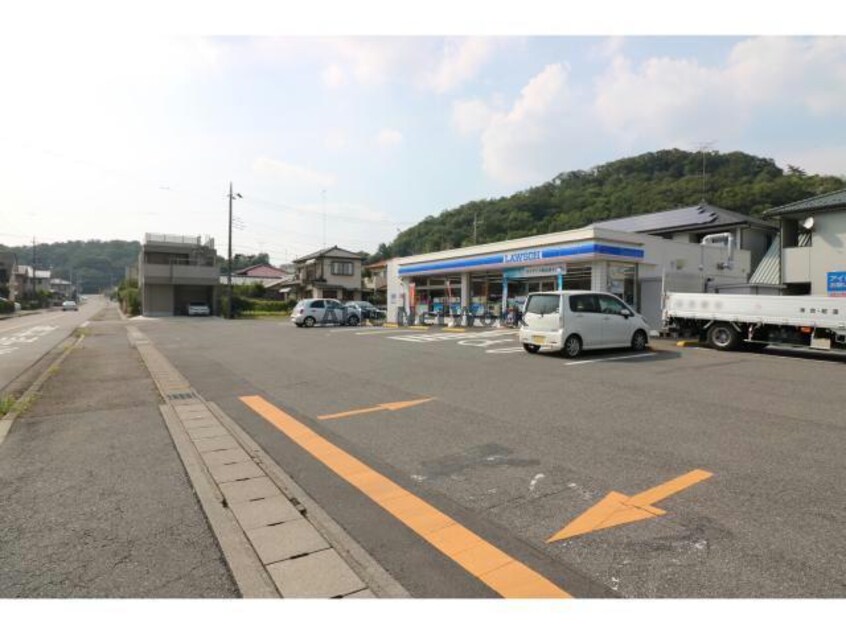 ローソン足利八幡東店(コンビニ)まで246m グリーンスメル