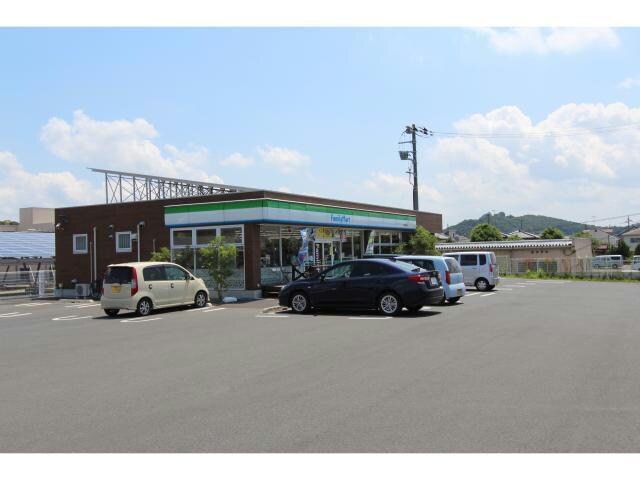 ファミリーマート足利今福町店(コンビニ)まで761m※イートインスペースのあるコンビニです。 ★Sun Village ASHIKAGA「サンビレッジ足利」