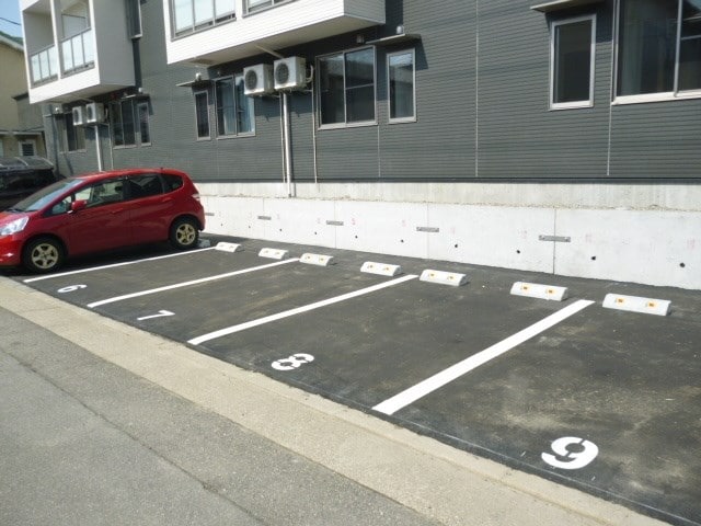 敷地内駐車場 プレイス関新