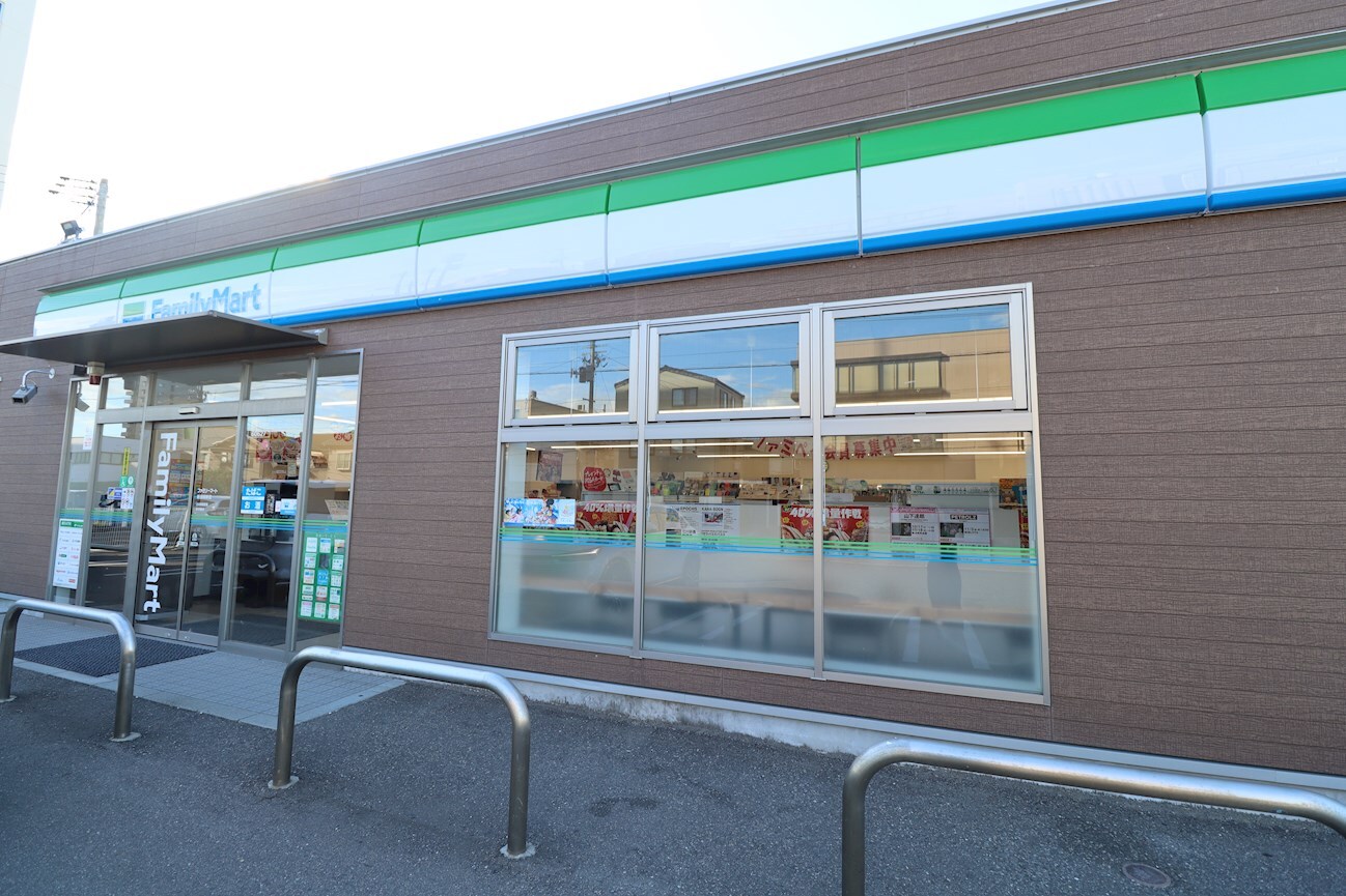 ファミリーマート 新潟関新店(コンビニ)まで460m プレイス関新