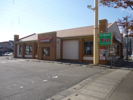 サイゼリヤ近江店(その他飲食（ファミレスなど）)まで276m BUENA出来島