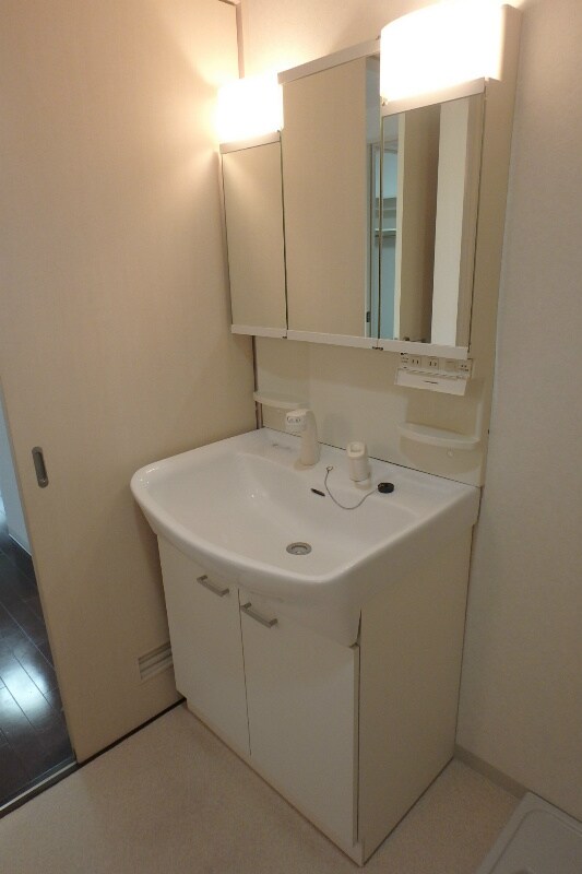 シャワー付き洗面台！ BUENA古町通6番町