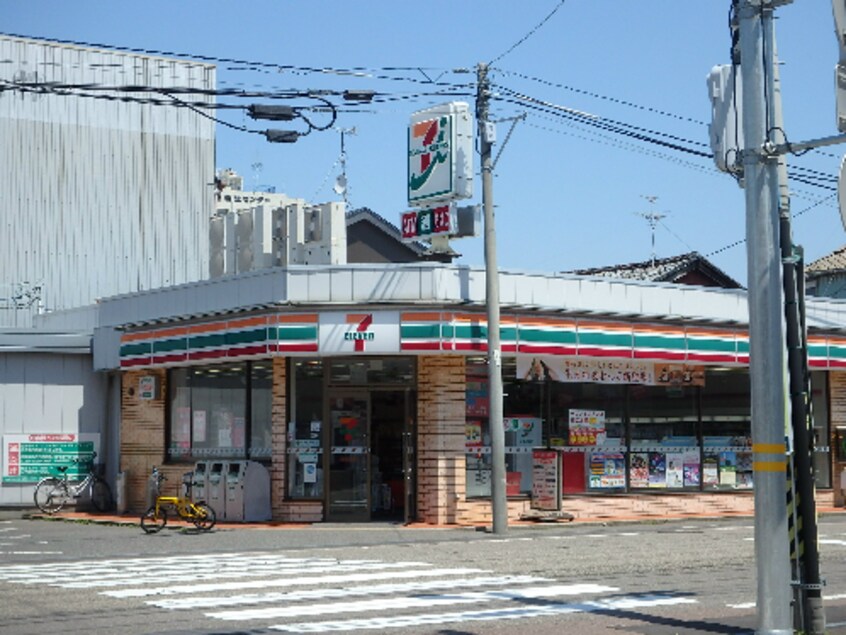 ｾﾌﾞﾝｲﾚﾌﾞﾝ 新潟白山駅前店(コンビニ)まで355m プレイス学校町