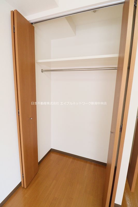 クローゼット ウォーターフロント礎町