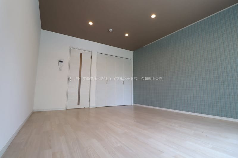  リゾナーレ上近江A棟