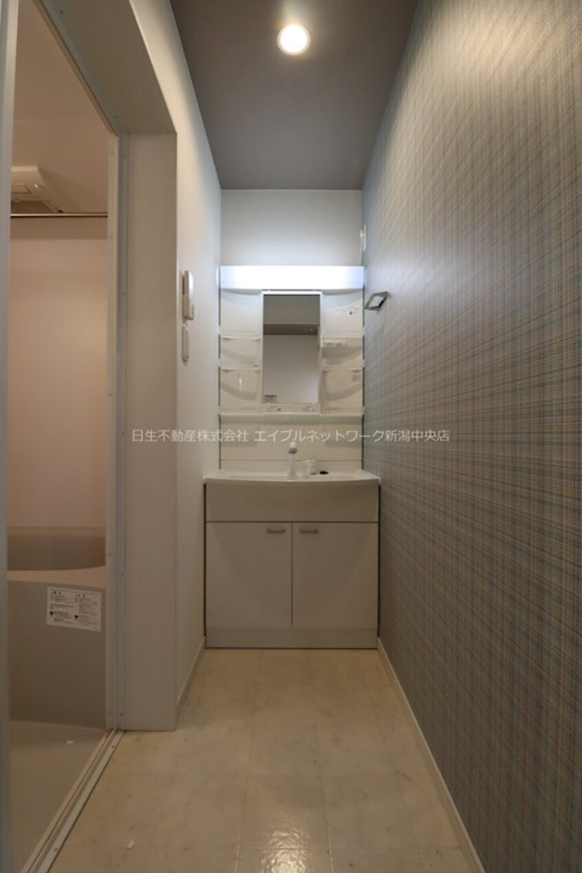  リゾナーレ上近江A棟