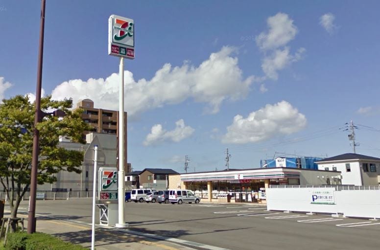 ｾﾌﾞﾝｲﾚﾌﾞﾝ 新潟東出来島店(コンビニ)まで695m リゾナーレ上近江A棟