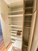 シューズボックス。腰掛付き ダイアパレス市役所前