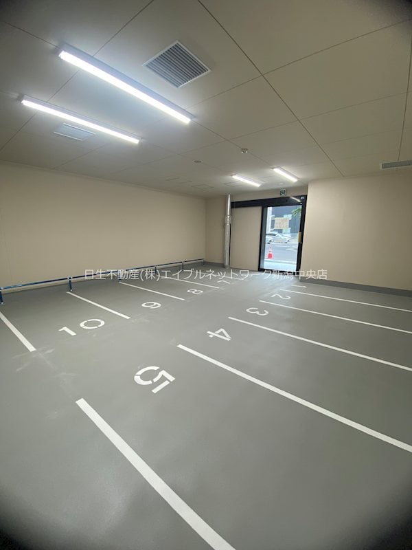 バイク置き場 アイコニックタワー　新潟ステーション