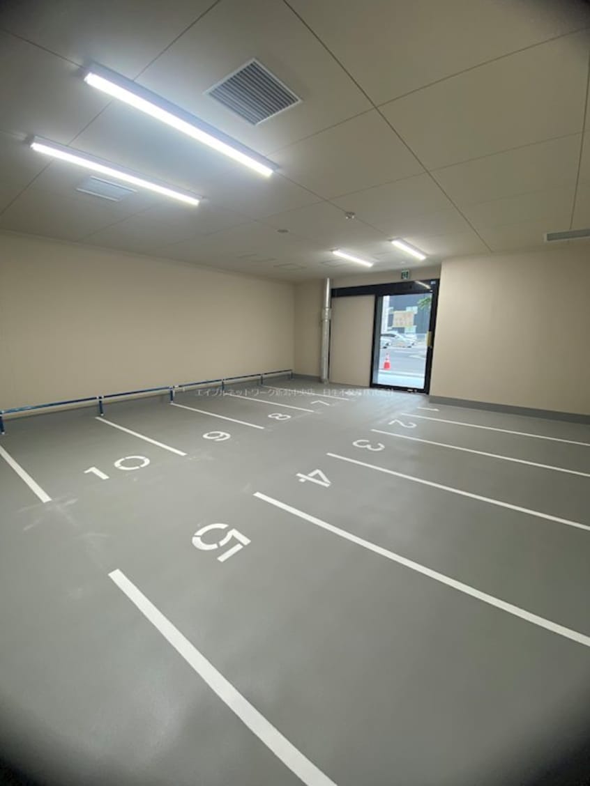 バイク置き場 アイコニックタワー　新潟ステーション