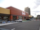 原信近江店(スーパー)まで1105m BUENA上所1丁目（仮・新築アパート）