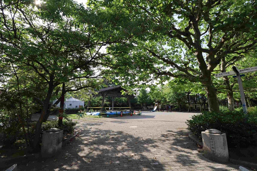 曙公園(公園)まで326m 本間町貸家