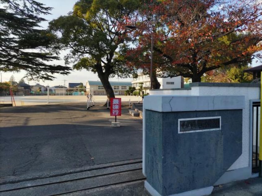 中津市立豊田小学校(小学校)まで1417m 日豊本線/中津駅 車移動　7分2.7km 1階 築29年