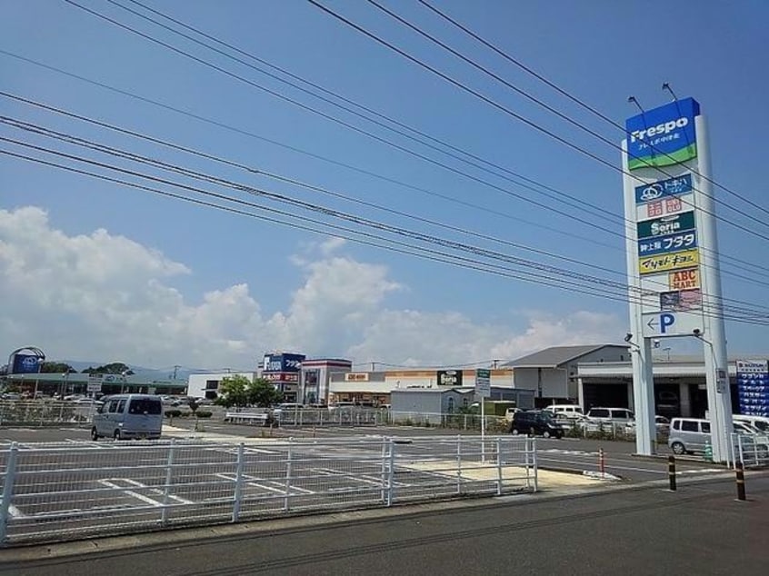 フレスポ中津北(ショッピングセンター/アウトレットモール)まで1164m 日豊本線/東中津駅 徒歩20分 1-2階 築16年