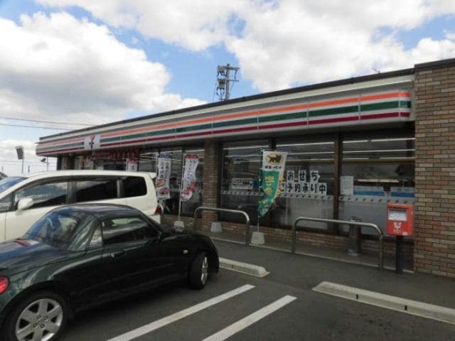 セブンイレブン中津万田店(コンビニ)まで93m 大分交通バス（中津市）/万田 徒歩1分 1-2階 築15年