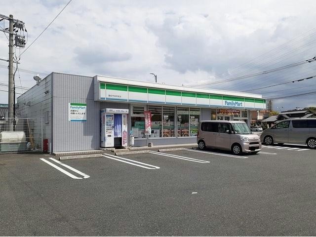 ファミリーマート豊前市役所前店(コンビニ)まで1441m 日豊本線/宇島駅 バス2分一本松下車:停歩4分 1-2階 築11年