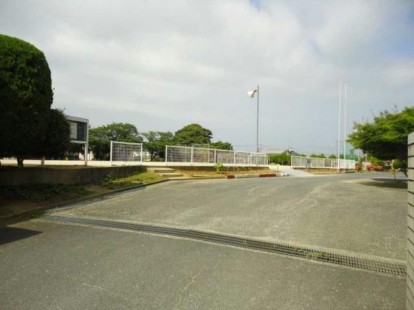 豊前市立宇島小学校(小学校)まで505m 日豊本線/宇島駅 バス2分一本松下車:停歩4分 1-2階 築11年