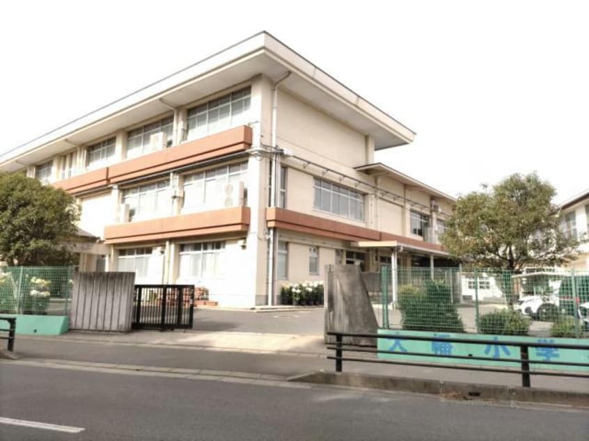 中津市立大幡小学校(小学校)まで1682m 日豊本線/中津駅 車移動　8分3.6km 1階 築10年