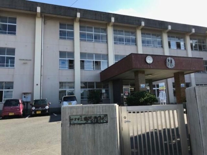 中津市立鶴居小学校(小学校)まで474m 日豊本線/中津駅 徒歩37分 1-2階 築1年