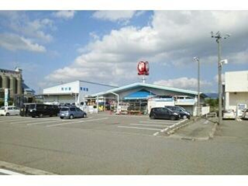 コメリハード＆グリーン越路店(電気量販店/ホームセンター)まで826m プラシードＫ