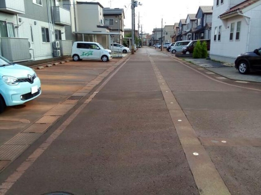 前面道路 ルピナス