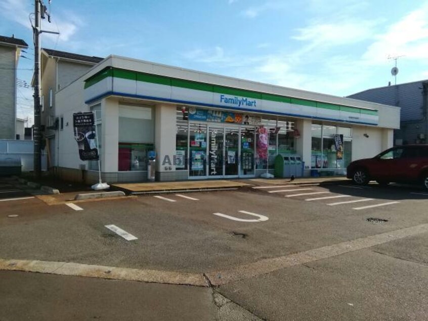ファミリーマート長岡喜多町鐙潟店(コンビニ)まで567m 喜多町店舗兼貸家