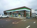 ファミリーマート長岡高見町店(コンビニ)まで906m 長岡市高見町貸家