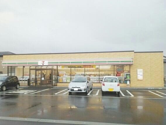 セブンイレブン柏崎新花町店(コンビニ)まで808m ベルエア大和Ⅱ