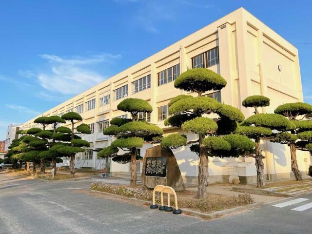 宇部市立新川小学校(小学校)まで799m※校区は市役所にご確認ください ガーデンハウス