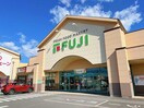 フジ西宇部店(スーパー)まで726m カムール際波　Ａ