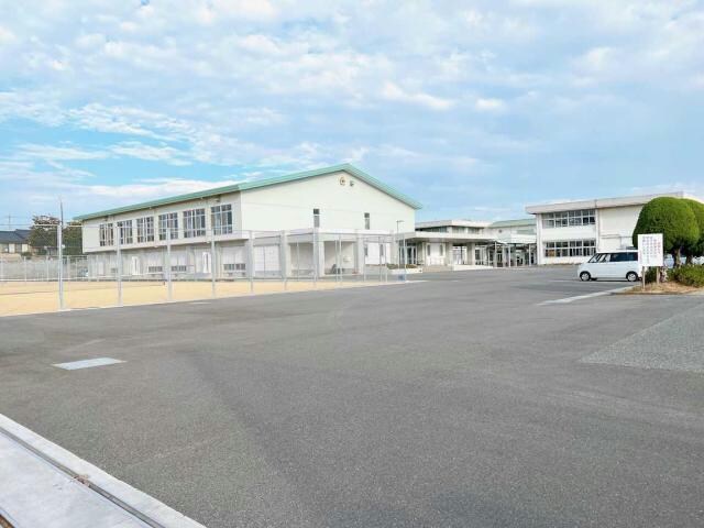 宇部市立神原中学校(中学校/中等教育学校)まで1572m※校区は市役所にご確認ください バリュージュローズ　Ｂ棟