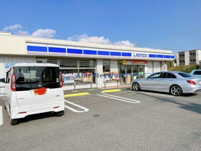 ローソン宇部東小串二丁目店(コンビニ)まで737m ジャン・セリューⅡ