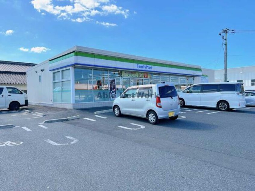 ファミリーマート宇部妻崎開作店(コンビニ)まで526m シャーメゾン新地