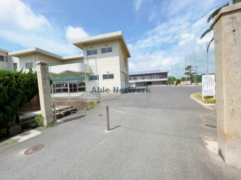 宇部市立東岐波中学校(中学校/中等教育学校)まで1421m※校区は市役所にご確認ください ラ・シャトレⅠⅡ