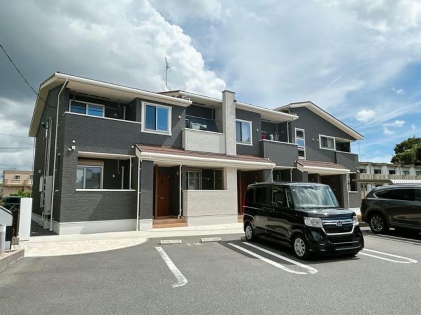  ベルヴィー　寺の前