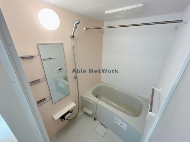  ベルヴィー　寺の前