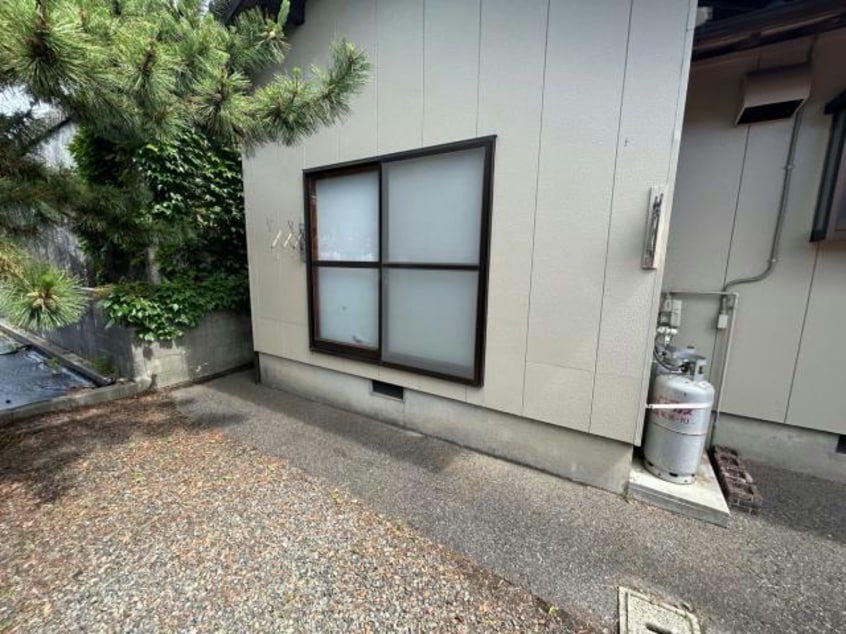  明神町1丁目貸家