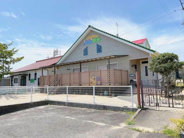 明光幼稚園(幼稚園/保育園)まで1344m クレールかめうら