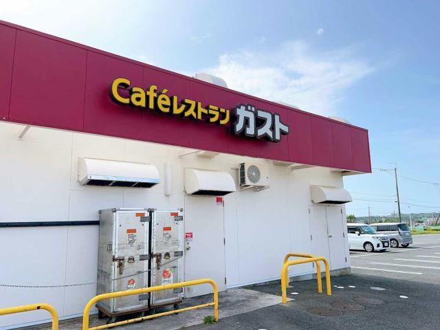 ガスト宇部東岐波店（から好し取扱店）(その他飲食（ファミレスなど）)まで526m イーナスDAIO