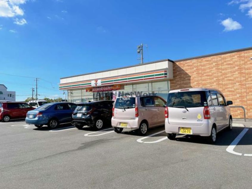 セブンイレブン宇部厚南中央店(コンビニ)まで795m エルメゾンロイヤル