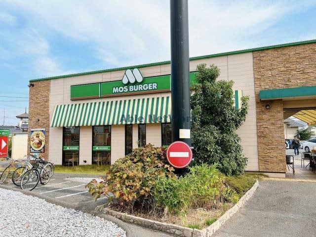 モスバーガー宇部インター店(その他飲食（ファミレスなど）)まで569m 海南町貸家