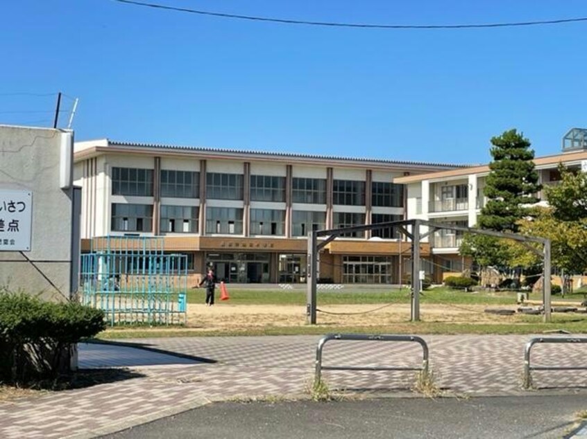越前市国高小学校(小学校)まで1242m ヴィラ・イーストライト