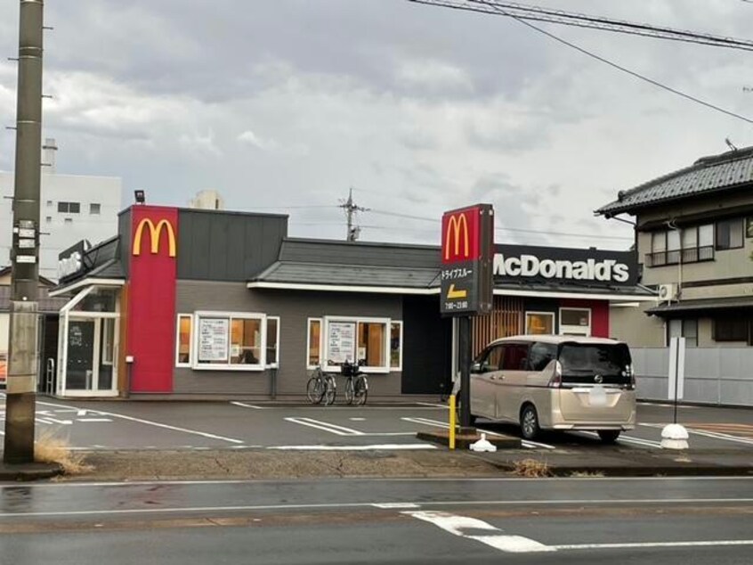 マクドナルド西鯖江店(その他飲食（ファミレスなど）)まで318m セットエトワール