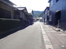 建物前道路 ビレッジ国高　Ｂ棟